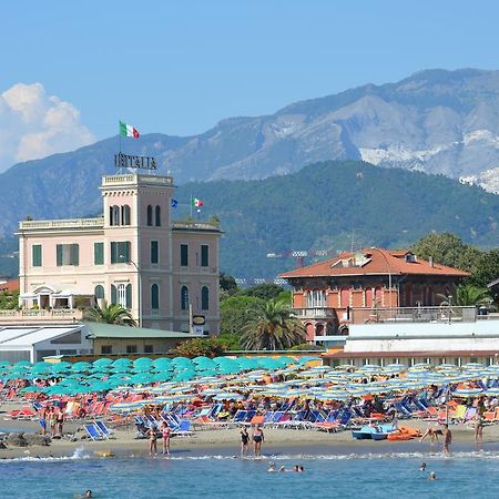 Hotel Italia Marina di Massa Esterno foto