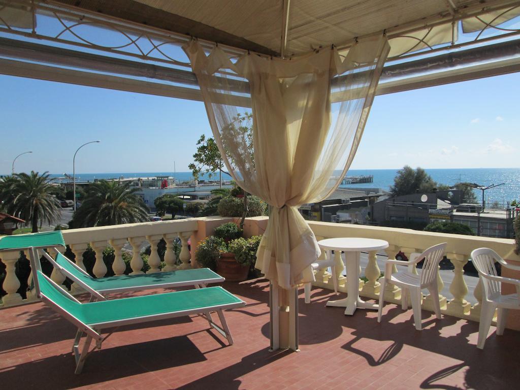 Hotel Italia Marina di Massa Esterno foto