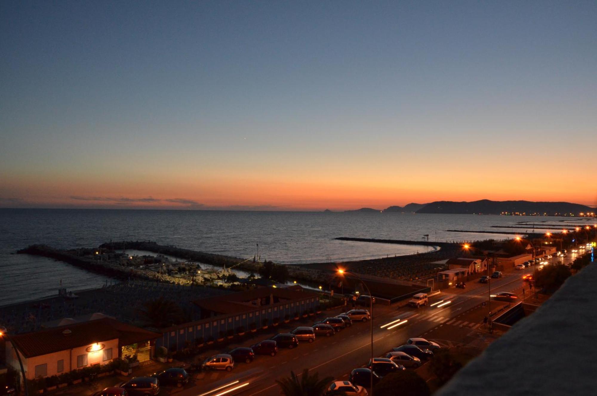 Hotel Italia Marina di Massa Esterno foto