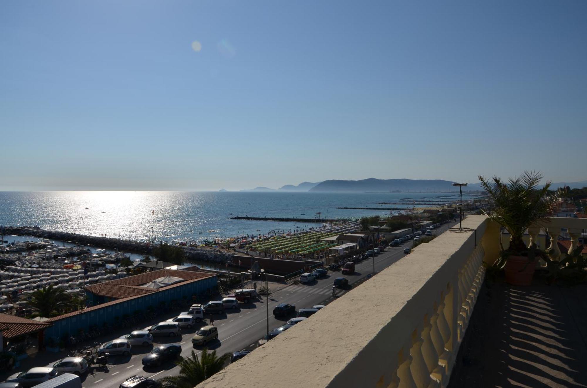 Hotel Italia Marina di Massa Esterno foto