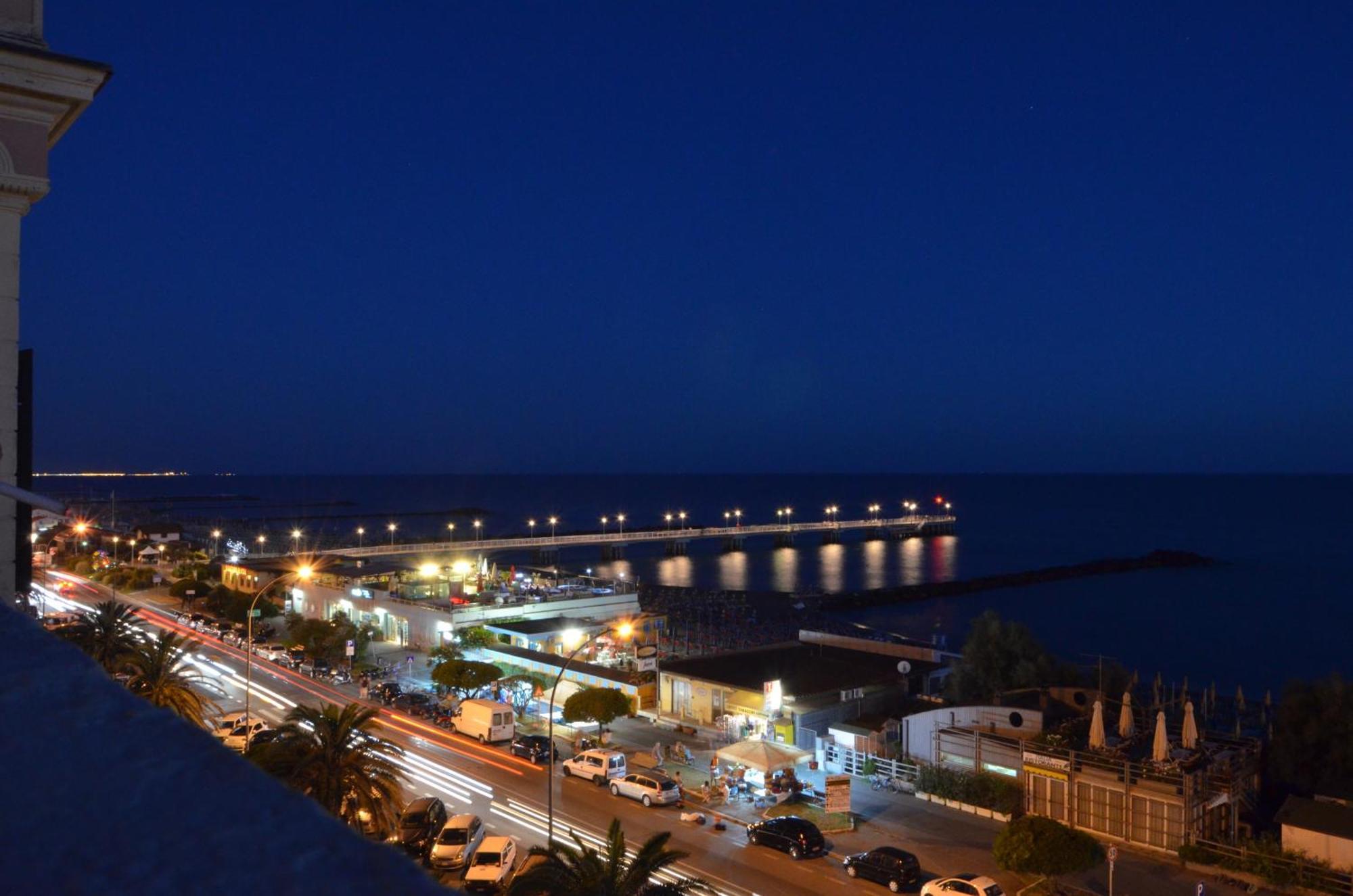Hotel Italia Marina di Massa Esterno foto