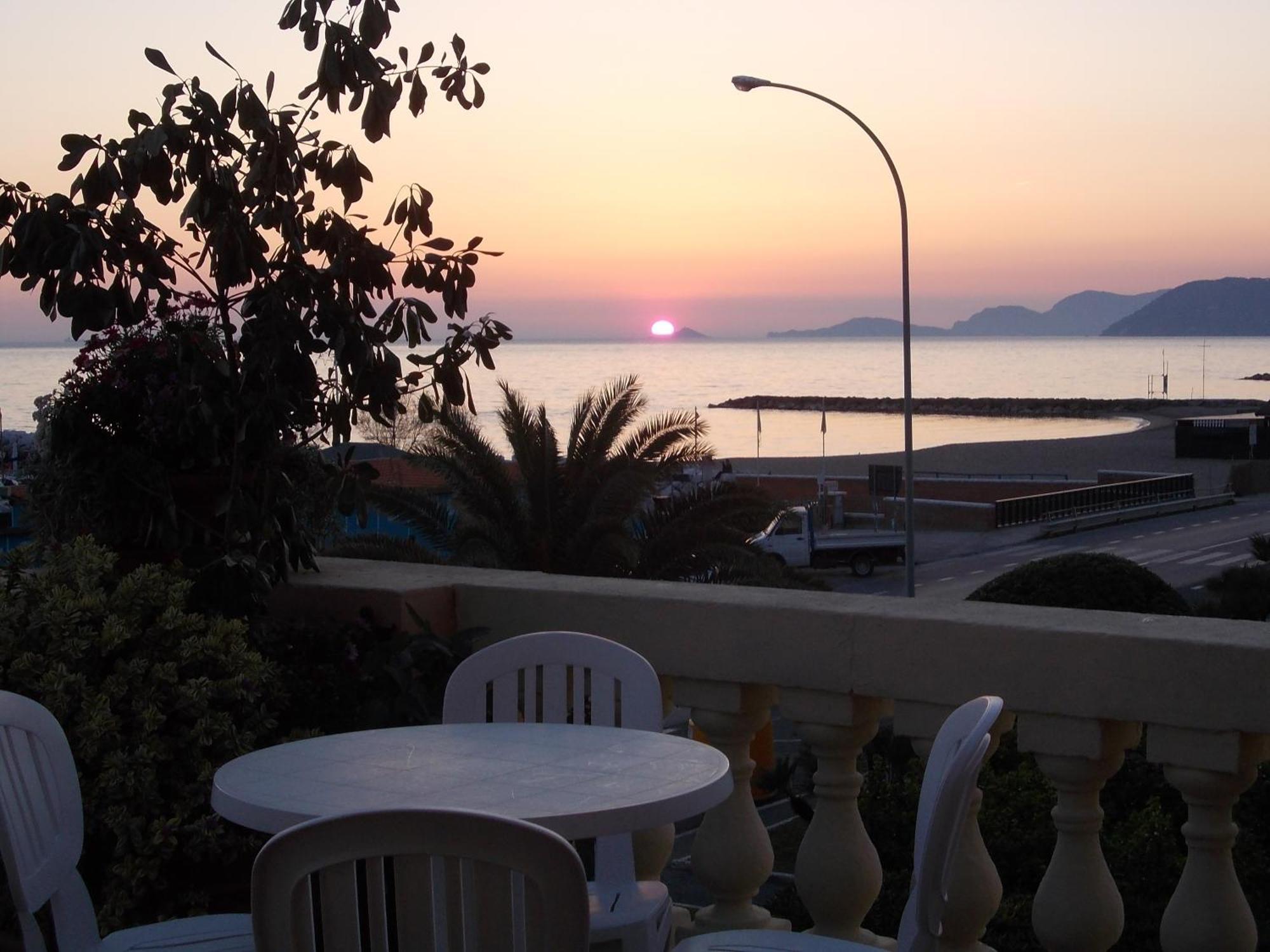 Hotel Italia Marina di Massa Esterno foto