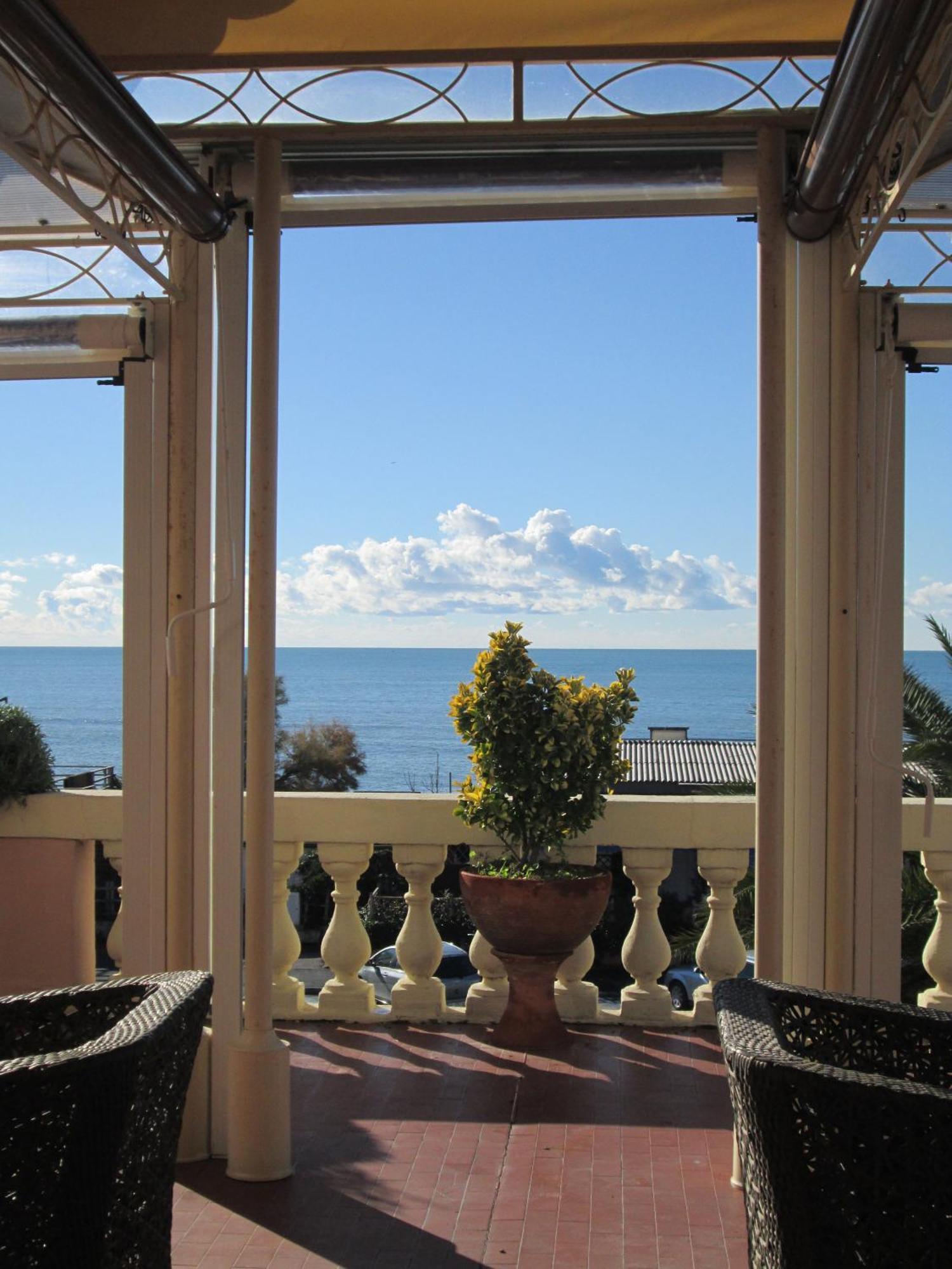 Hotel Italia Marina di Massa Esterno foto