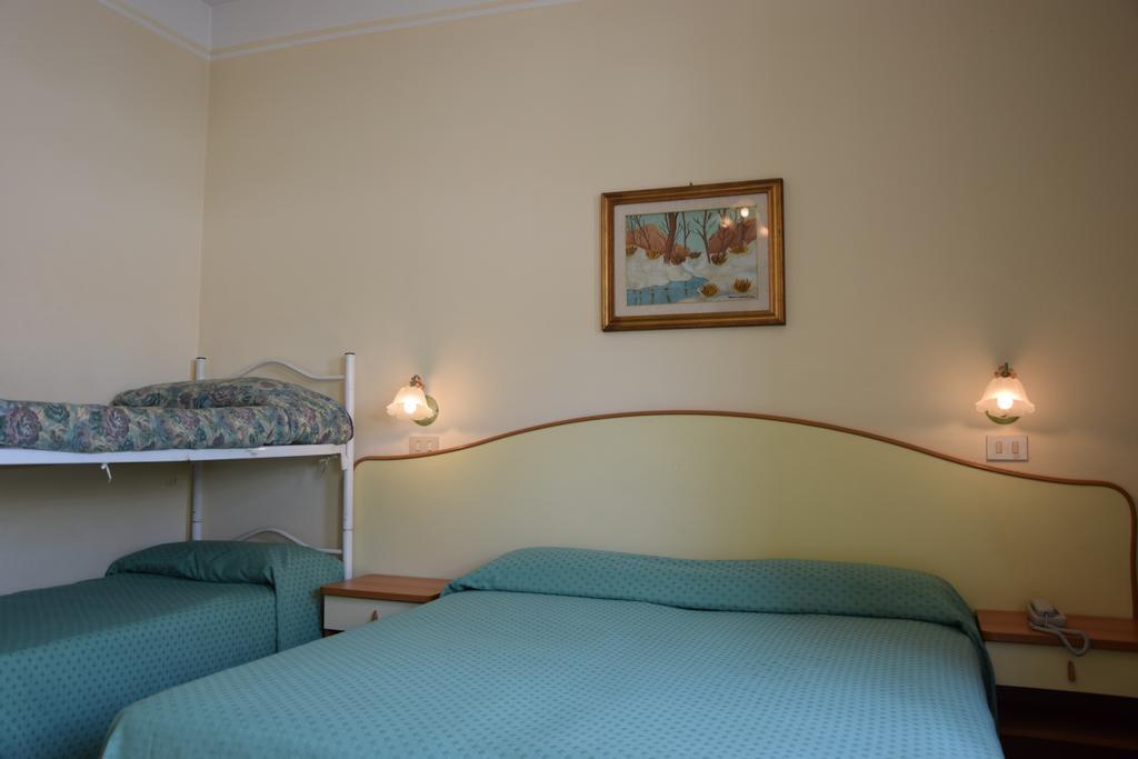 Hotel Italia Marina di Massa Esterno foto