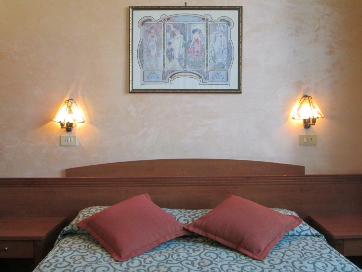 Hotel Italia Marina di Massa Esterno foto