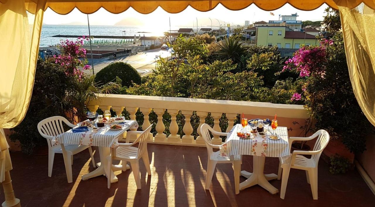 Hotel Italia Marina di Massa Esterno foto