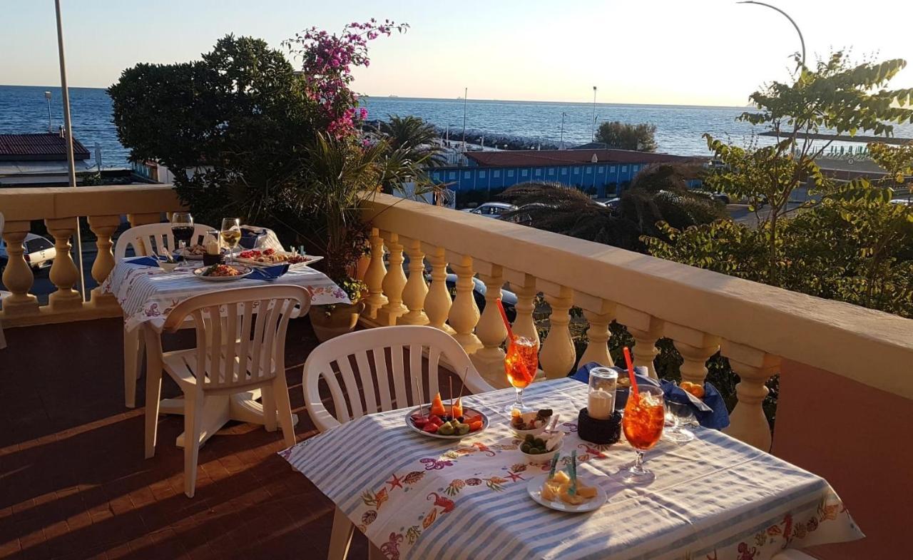 Hotel Italia Marina di Massa Esterno foto